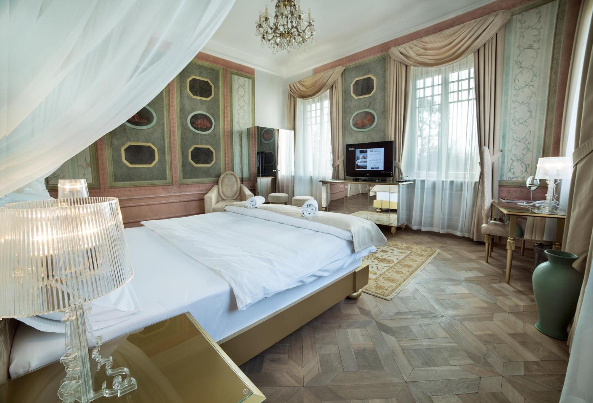 Art Hotel Kastiel Tomasov Luaran gambar
