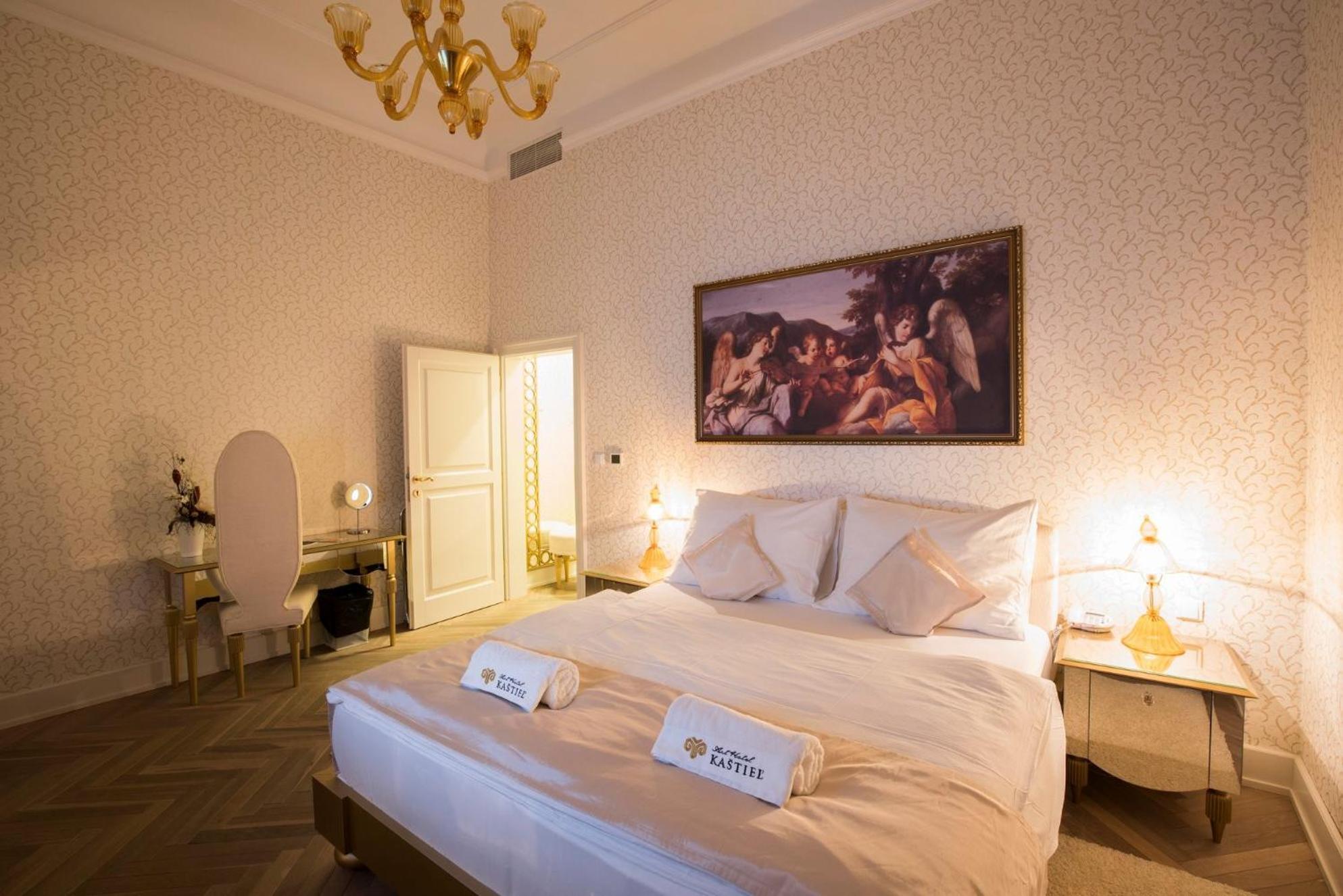 Art Hotel Kastiel Tomasov Luaran gambar