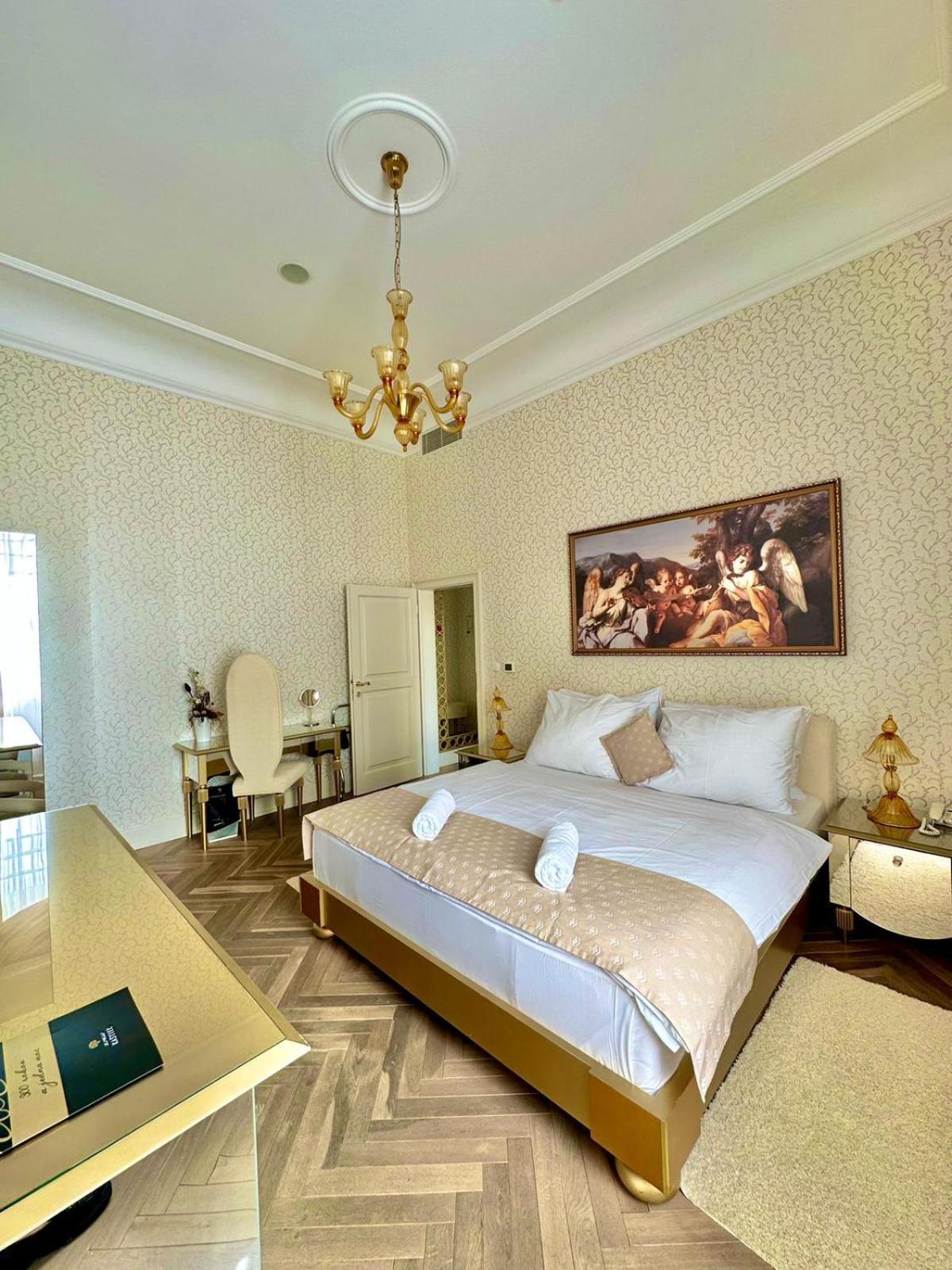 Art Hotel Kastiel Tomasov Luaran gambar