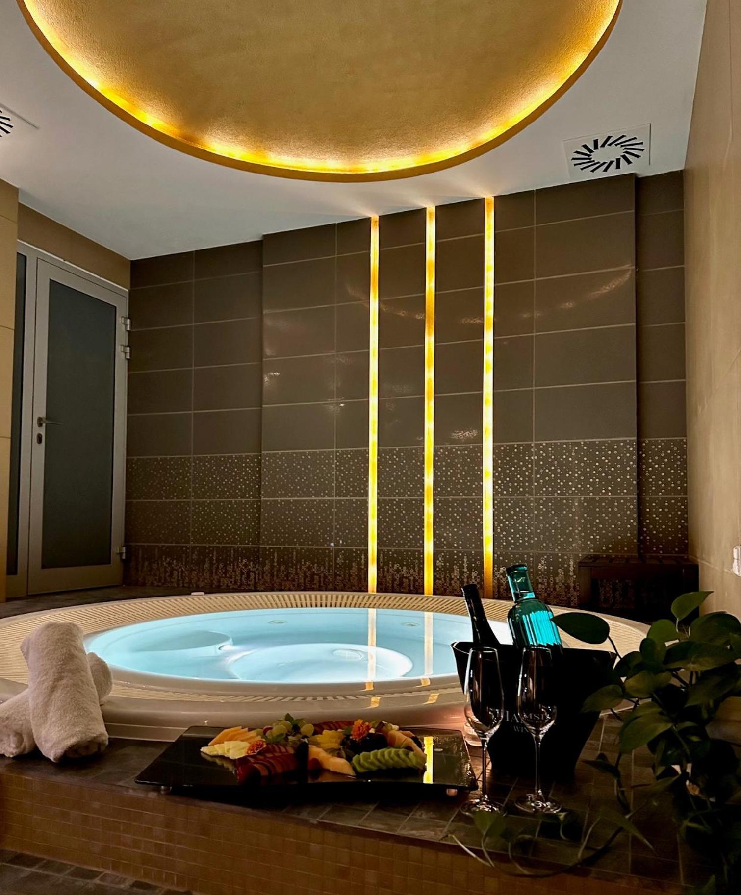 Art Hotel Kastiel Tomasov Luaran gambar
