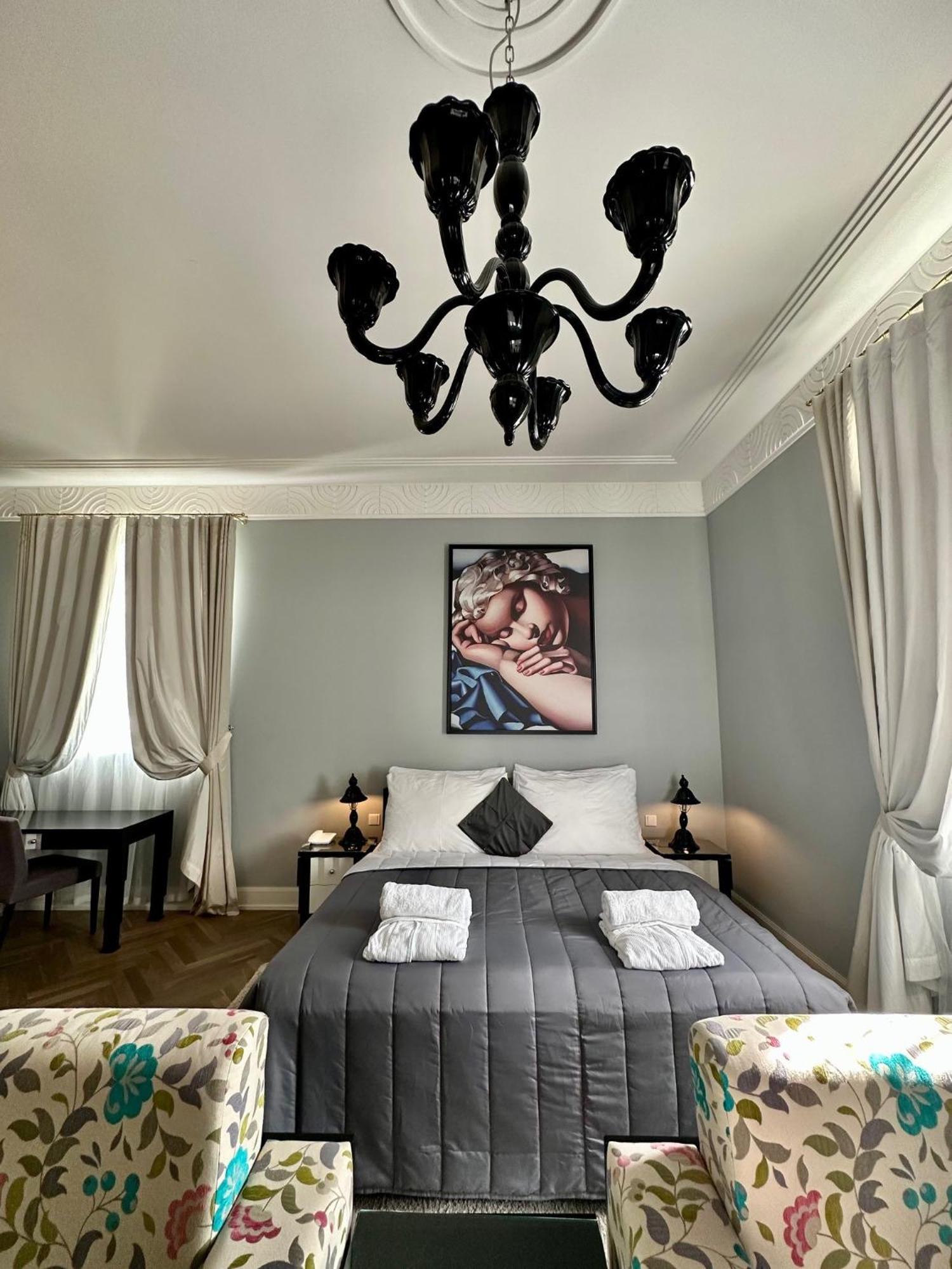 Art Hotel Kastiel Tomasov Luaran gambar
