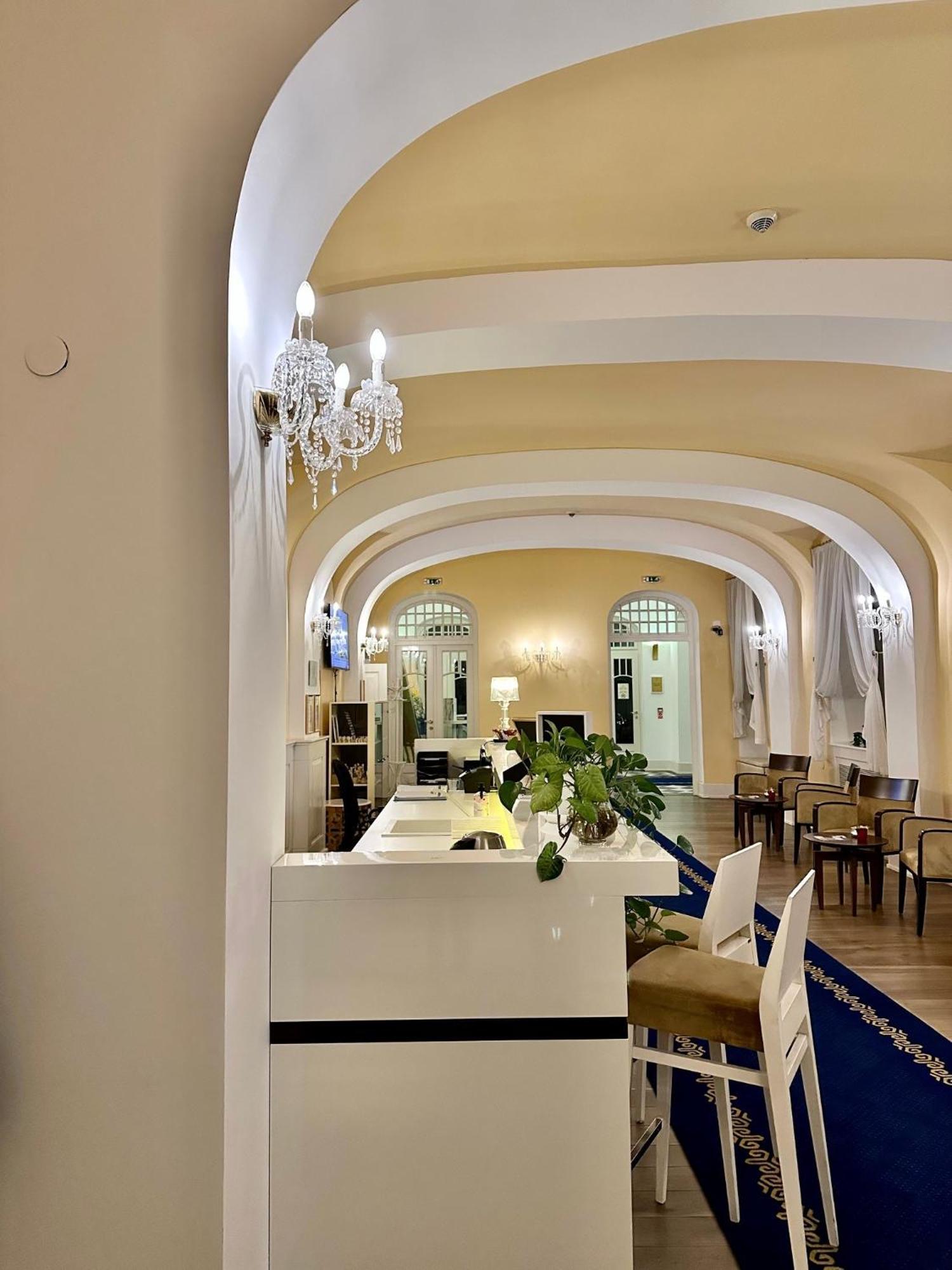 Art Hotel Kastiel Tomasov Luaran gambar