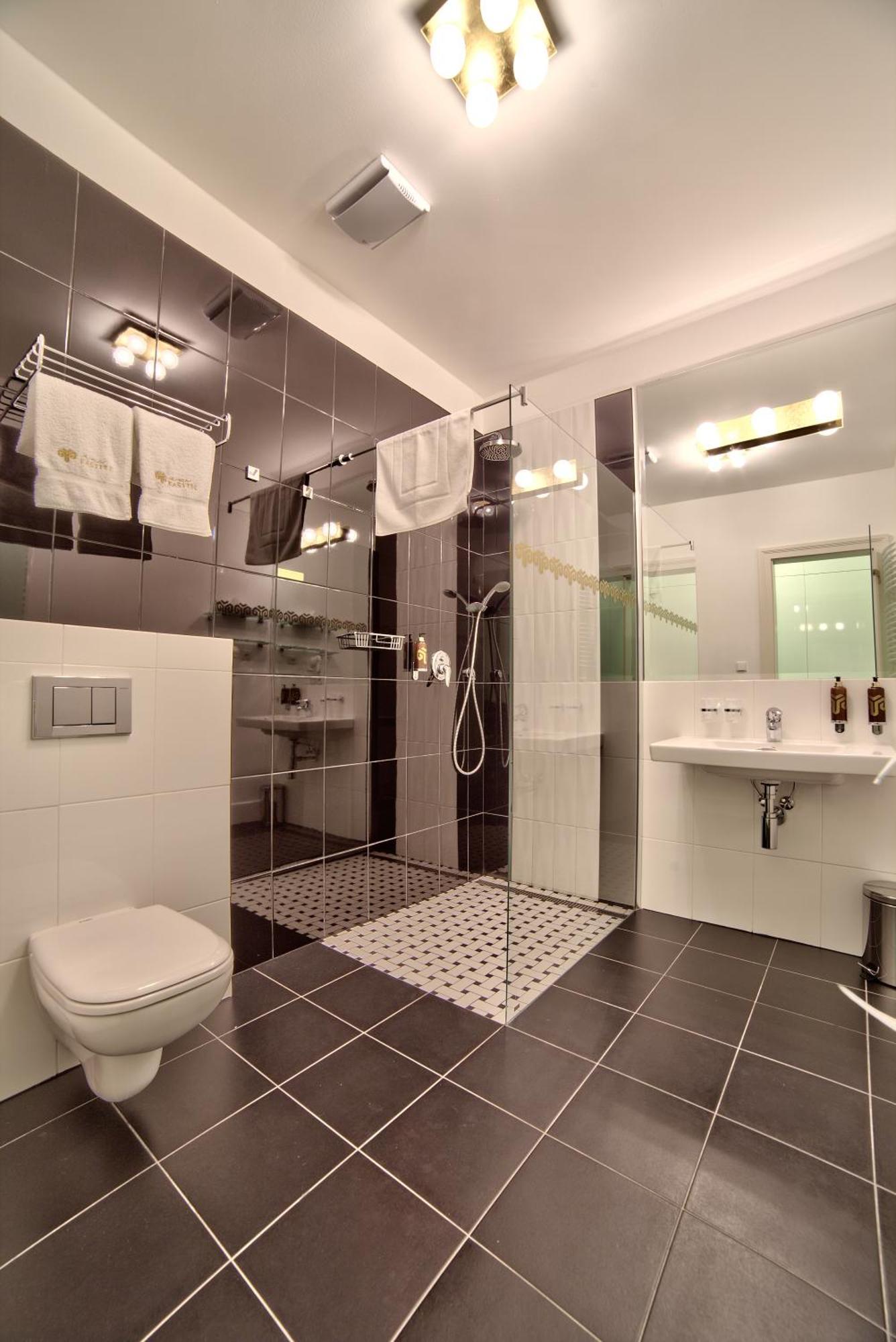 Art Hotel Kastiel Tomasov Luaran gambar