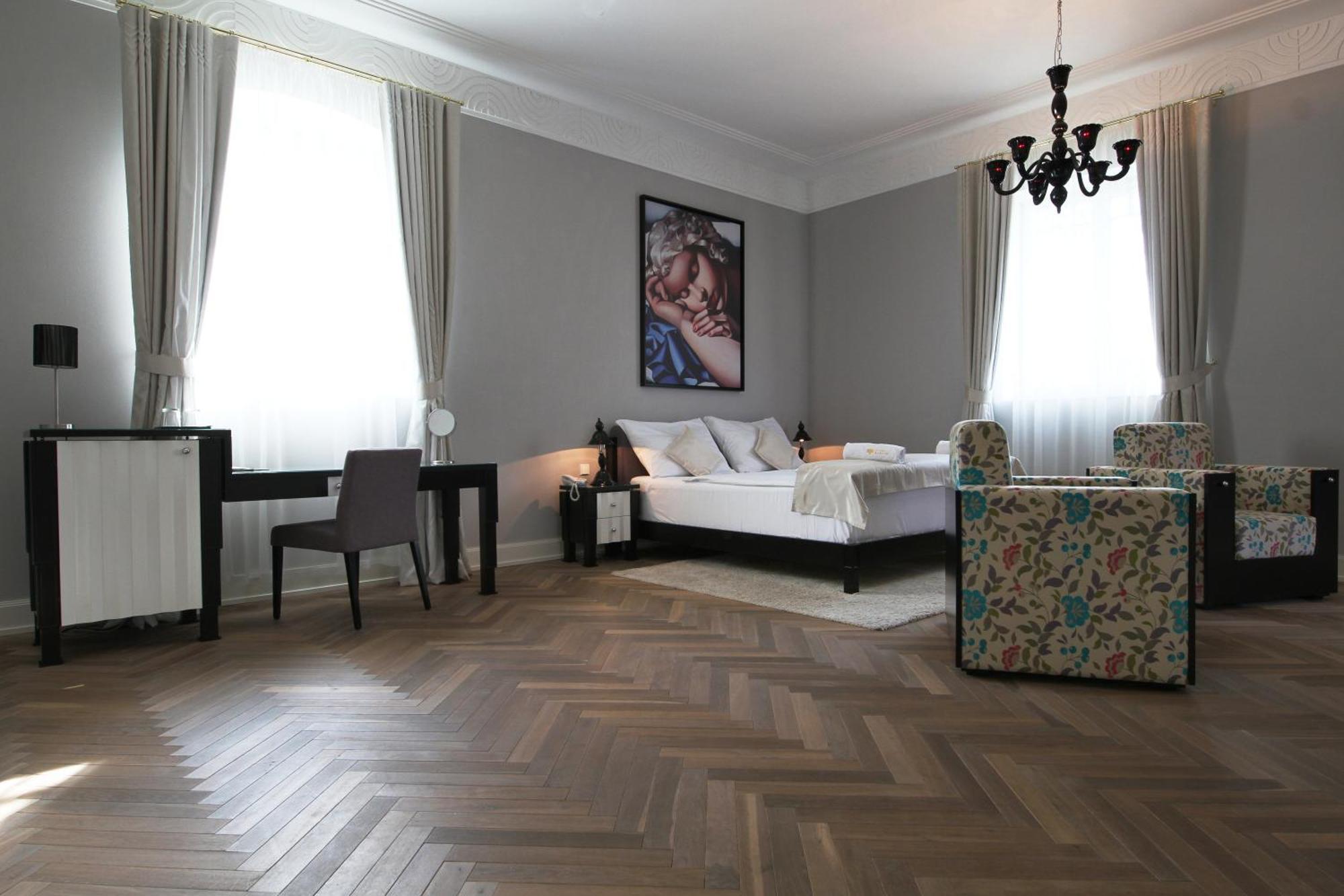 Art Hotel Kastiel Tomasov Bilik gambar