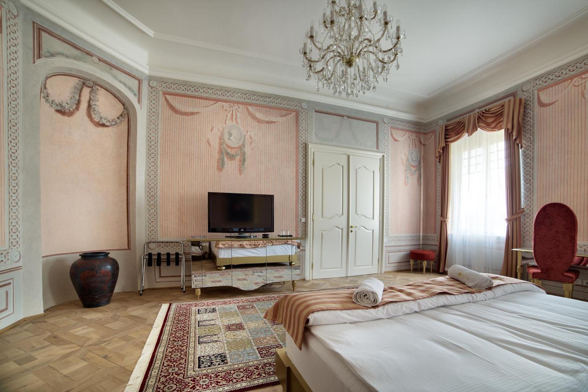 Art Hotel Kastiel Tomasov Bilik gambar