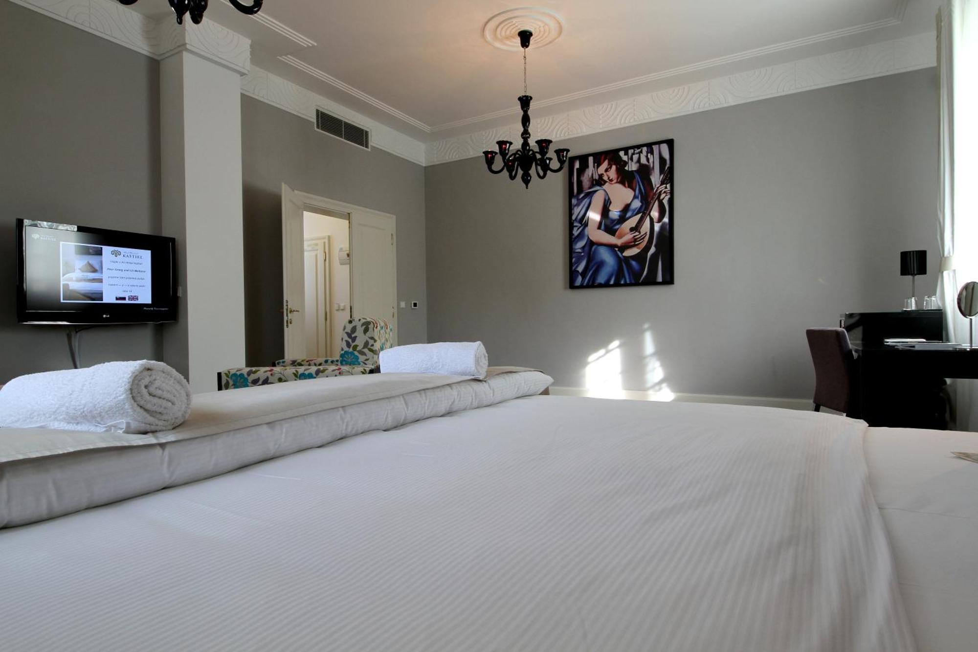Art Hotel Kastiel Tomasov Bilik gambar
