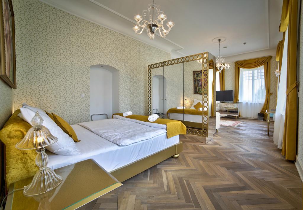 Art Hotel Kastiel Tomasov Luaran gambar