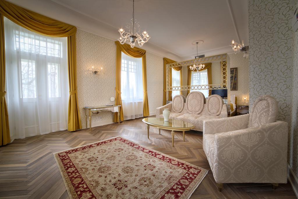 Art Hotel Kastiel Tomasov Luaran gambar