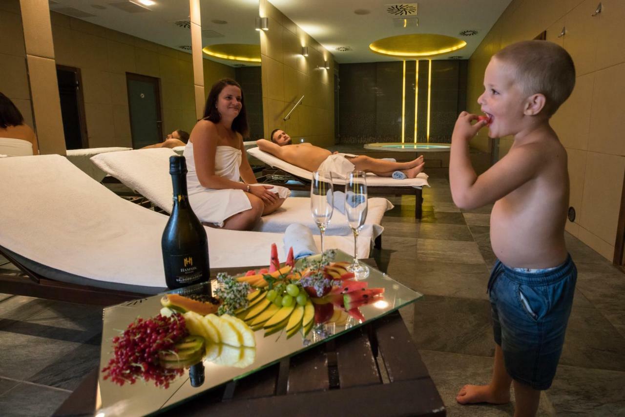 Art Hotel Kastiel Tomasov Luaran gambar