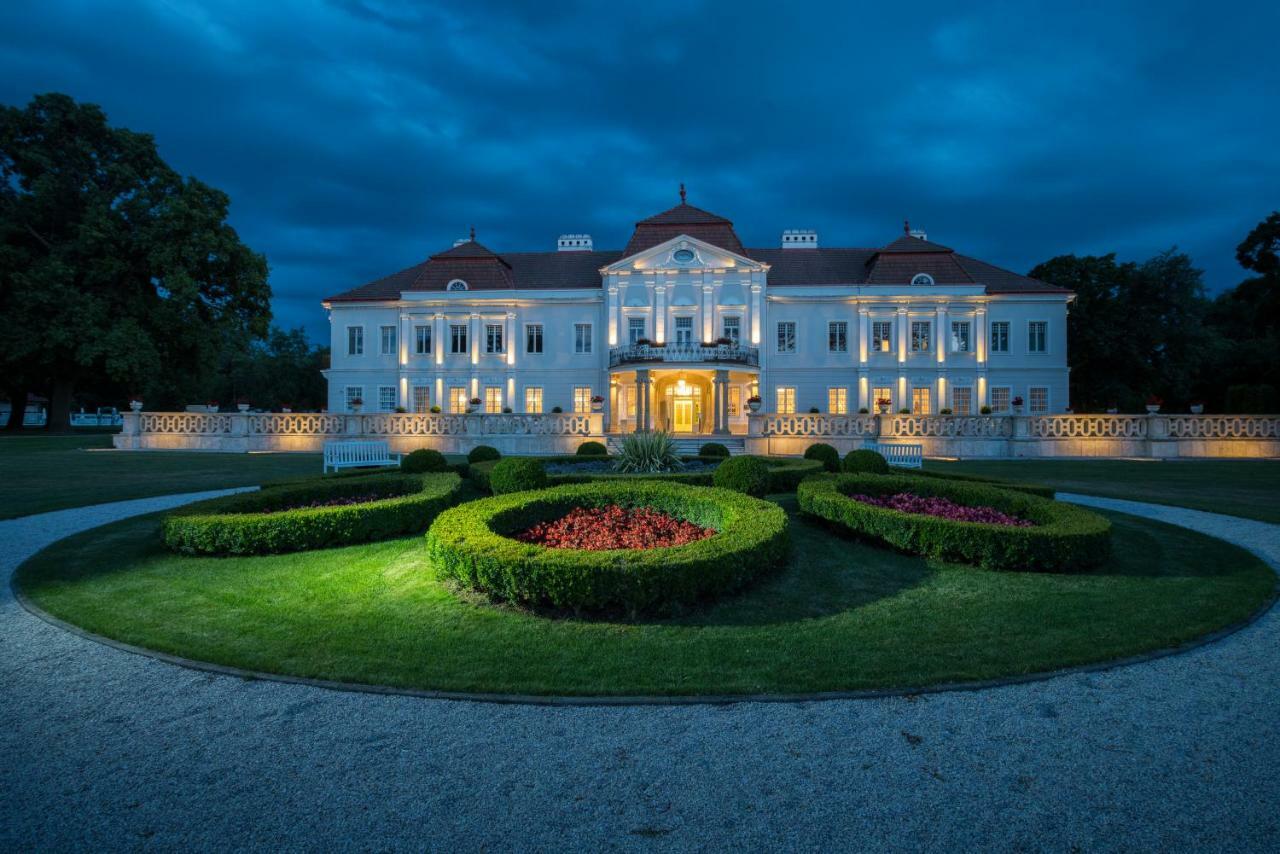 Art Hotel Kastiel Tomasov Luaran gambar